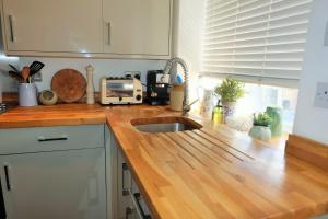 A kitchen or kitchenette at Upper St Giles Apartments 