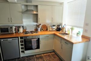 A kitchen or kitchenette at Upper St Giles Apartments 