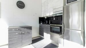 Køkken eller tekøkken på Convenient Apartment for 4 with Sauna