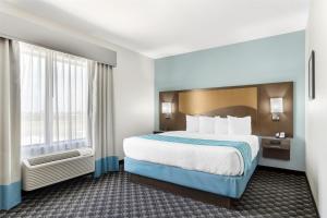 Postel nebo postele na pokoji v ubytování Best Western Plus Waller Hotel