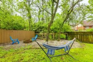 Ein Garten an der Unterkunft 1 Mi to University of Cincinnati Avondale Gem!