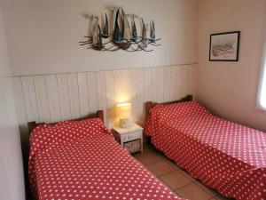 Ένα ή περισσότερα κρεβάτια σε δωμάτιο στο Maison avec 4 Chambres à Saint-Martin-de-Ré