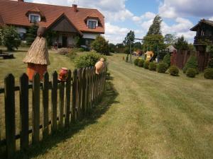 a wooden fence in front of a house at AZURIA agroturystyka in Pisz