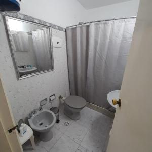 a bathroom with a sink and a toilet and a mirror at Apartamento Edificio Niza Península Se Reserva con SEÑA in Punta del Este +21 photos