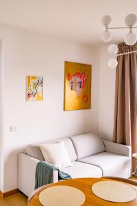 a living room with a white couch and a table at Tonarino Iseo in Parzanica