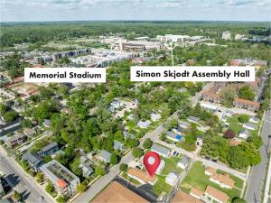 Afbeelding uit fotogalerij van Assembly Hall Hideaway - Walk To Stadiums! in Bloomington +58 foto's