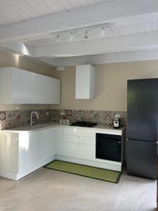 Kuchyňa alebo kuchynka v ubytovaní Villa Iiulia Hills