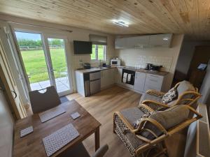 Kuchyň nebo kuchyňský kout v ubytování Dunroaming Cabin + 8 fotografií