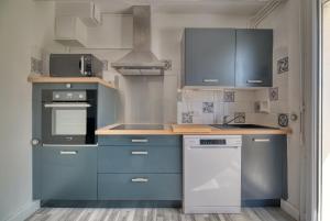 Kuchyň nebo kuchyňský kout v ubytování La Catalane House T4 Garden Parking