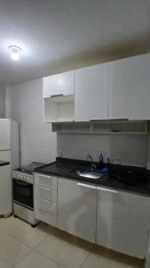 Nhà bếp/bếp nhỏ tại Amplo apt 2 Qdras da Praia do Pontal