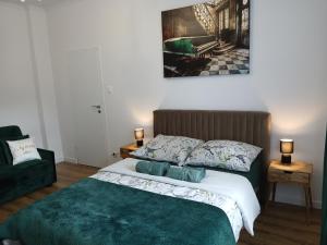 Postel nebo postele na pokoji v ubytování APARTAMENT NAD SANEM
