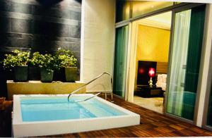 a jacuzzi tub in a room with a living room at Vidanta Grand Legacy Resort in Jarretadera