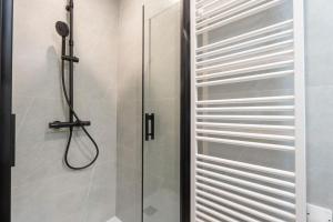 Ένα μπάνιο στο L'Auberge - Appartement 3 chambres avec sauna +20 φωτογραφίες