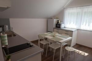 Köök või kööginurk majutusasutuses Pipi és Papi vendégház