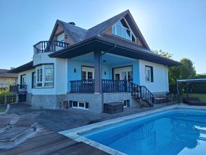 Hồ bơi trong/gần Villa en Urdaibai