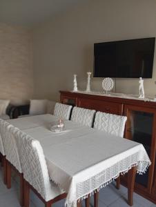 Televízia a/alebo spoločenská miestnosť v ubytovaní Apartment 4Y in Heraklion City