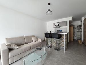 Kuchyň nebo kuchyňský kout v ubytování Charmant studio avec extérieur