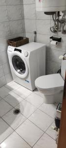 Ένα μπάνιο στο The Siblings