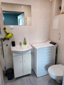 a bathroom with a white sink and a toilet at Apartament Na Reymonta in Starogard Gdański