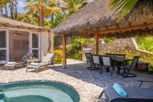 Bazén v ubytování Casa Jazmin by Cabo Villas nebo v jeho okolí