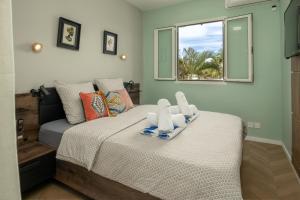 a bedroom with a bed with towels on it at Atlantique Créole - Crystal Beach, Saint-François in Saint-François +96 photos