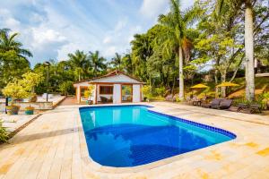 サン・ホッキにあるPutini Pousada e Hotel by OYOの家のプールの画像