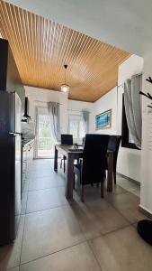 a kitchen with a table and a dining room at Minimal & cozy house με χώρο στάθμευσης στη περιοχή in Kavala