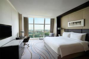 TV a/nebo společenská místnost v ubytování Sunrise Kempinski Hotel Beijing