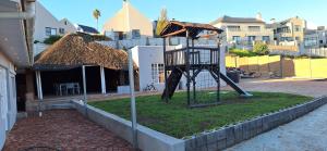 Ο χώρος παιχνιδιού για παιδιά στο Firehouse selfcatering Garden Cottage no 2 +17 φωτογραφίες