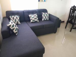 Area tempat duduk di C & J's Coco Manor Vacation Home
