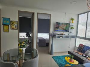 a living room with a glass table and a couch at Apartamento amoblado en Cucuta in Los Patios