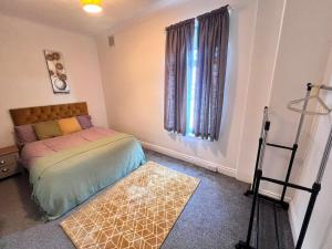 a bedroom with a bed and a window and a rug at The Peace Place in Darlington +13 photos