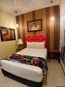 Voodi või voodid majutusasutuse Hotel 50 Suites toas