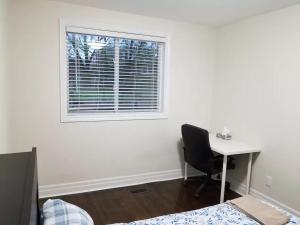 Fotografie z fotogalerie ubytování Private Rooms, Free Parking, Full Kitchen, Best Prices in Town- York University Heights v destinaci Toronto