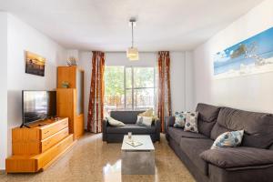 TV a/nebo společenská místnost v ubytování Amplio piso para disfrutar del centro de Málaga con parking gratuito
