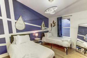 Cama o camas de una habitación en Dream Stay with Pool for up to 20 Guests Mins to DT Austin