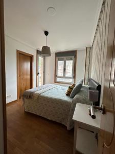 Postel nebo postele na pokoji v ubytování Piso AV Fonteculler