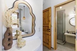 Koupelna v ubytování Amaranthos Garden Retreat + 64 fotografií