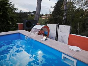 Bazén v ubytování Relax House Barcelone nebo v jeho okolí