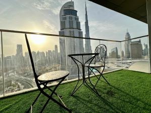 Fotografija u galeriji objekta King 2BR With Burj Khalifa View In Boulevard Point u Dubaiju