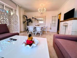 TV a/nebo společenská místnost v ubytování Cisneros Royal