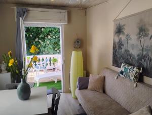 a living room with a couch and a table and a window at Villa Le Marronnier, clim, Terrasse, Parking & Spa privé, calme, entre Colmar-Riquewihr et Obernai, Route des vins d'Alsace in Châtenois +140 photos