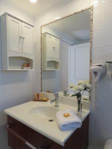 a bathroom with a sink and a mirror at Hotel Ágora in Viña del Mar