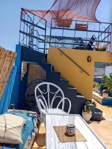 Uma área de estar em Bayt Alice Hostel