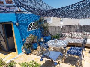 Uma varanda ou terraço em Bayt Alice Hostel