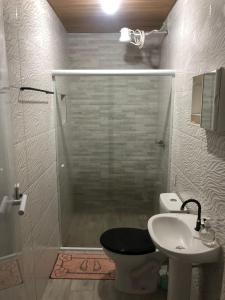 Bilik mandi di Loft 3 Sítio Cachoeiras do Caledônia