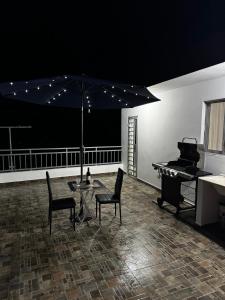 a room with a table and a piano and chairs at Hermoso Apartamento en 3er nivel con terraza privada in Bonao