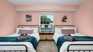Katil atau katil-katil dalam bilik di NEW Pool Patio Walk to ATT Hollywood Vanity +69 gambar