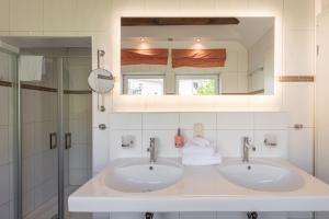 Ένα μπάνιο στο Seeperle - Charmante Ferienwohnung mit Kamin und kostenfreiem Parkplatz +19 φωτογραφίες