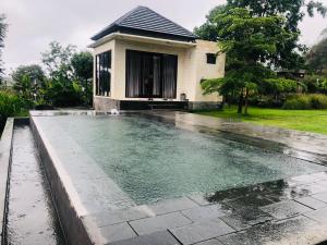 Hồ bơi trong/gần Segara Healing Bali Natural Hot Spring